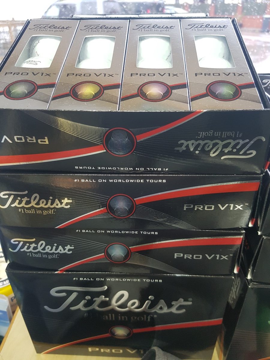 Cobra King Wedge x12 Pro V1 Golf Balls